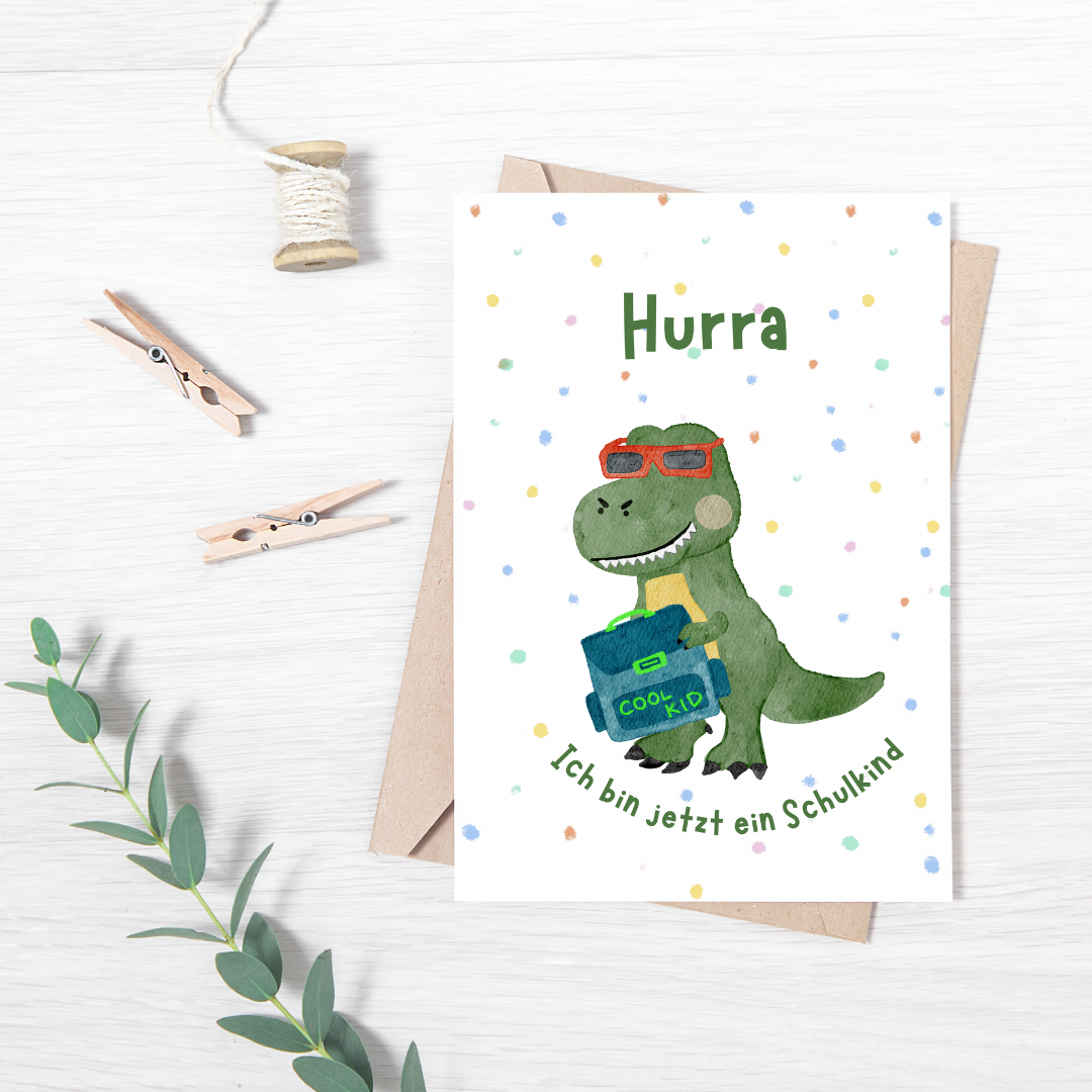 Einschulungskarte cooler Dino mit Sonnenbrille – „Hurra, ich bin jetzt ein Schulkind“