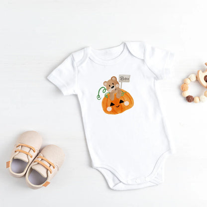 Bügelbild „Bär mit Kürbis – Boo“