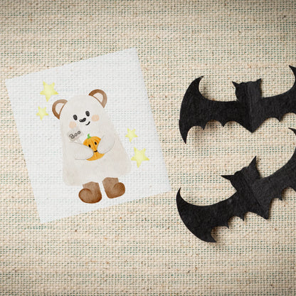 Bügelbild „Boo Bär“ – Süßes Gespenst mit Kürbis