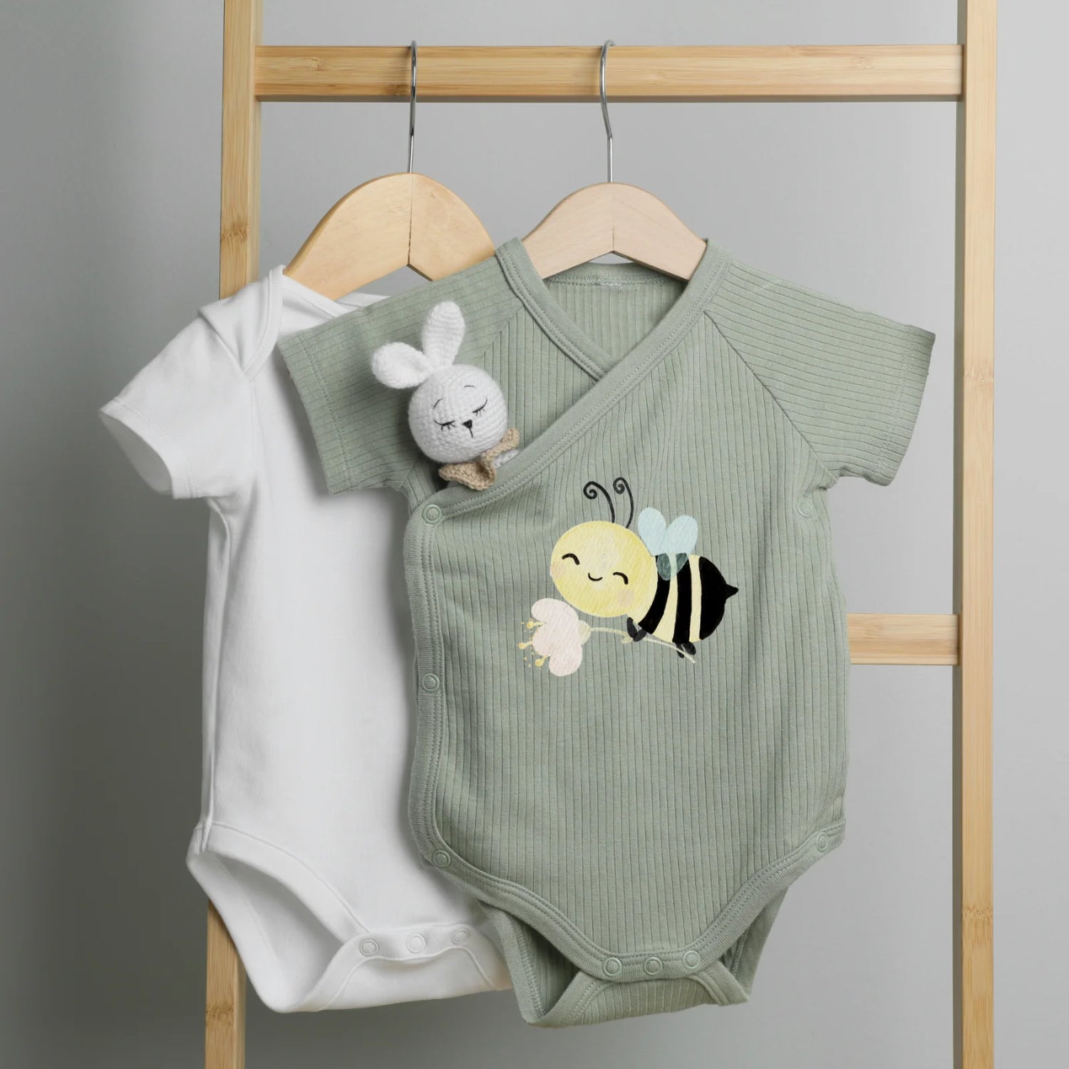 Bügelbild Biene mit Blume, Babyhummel